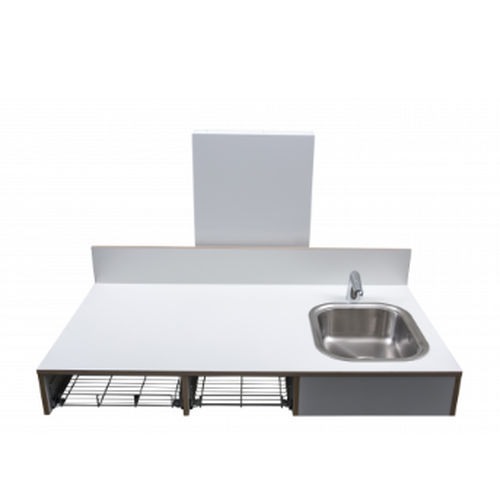 CE-mærket puslebord til institutioner 1400 x 900 mm fra ST Skoleinventar, inkl trådløs fjernbetjening og underlimet vask til højre