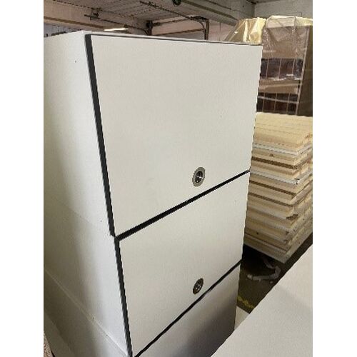 Overskabe med tophængt låge og skålegreb