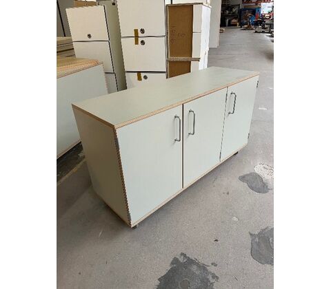 Mobile moduler på hjul med 3 skabe, 1 hylde 