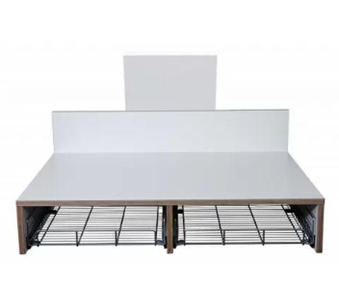 CE-mærket puslebord til institutioner 962 x 900 mm fra ST Skoleinventar, inkl trådløs fjernbetjening.